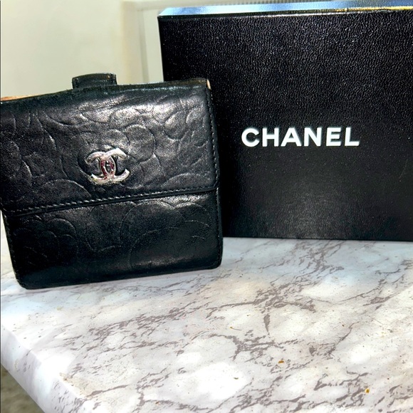 Chanel camellia Black Leather Wallet - Picture 1 of 9